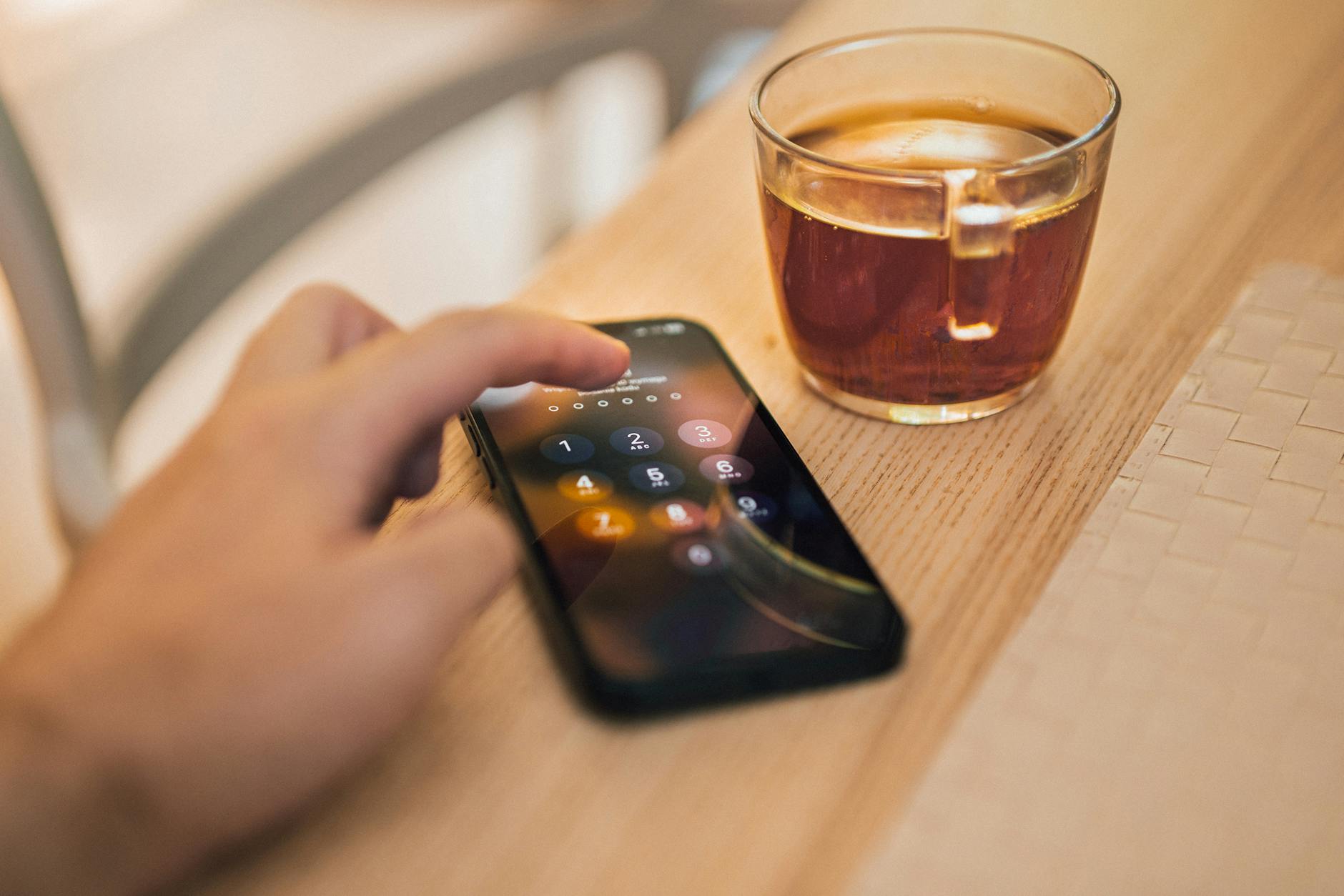 Como colocar senha em aplicativos no celular